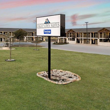 Eagle'S Den Suites Cotulla A Travelodge By Wyndham Exterior foto